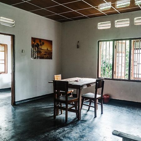New Sam Tourist Inn Weligama Extérieur photo